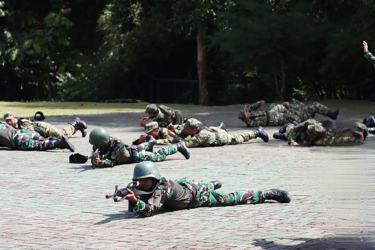 Ketika 42 Jurnalis Dilatih Bertahan Hidup di Simulasi Kontak Tembak Kostrad